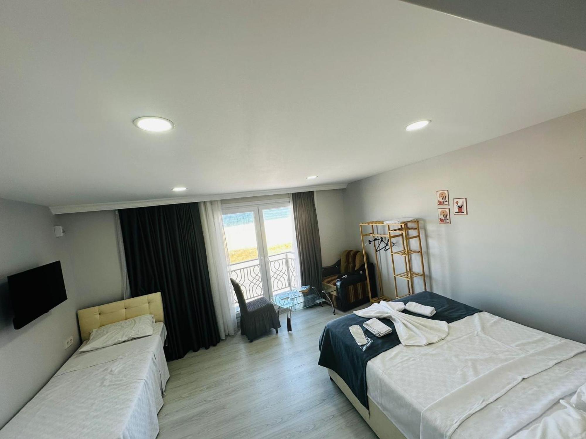 Holiday Beach Hotel Arnavutkoy Buitenkant foto