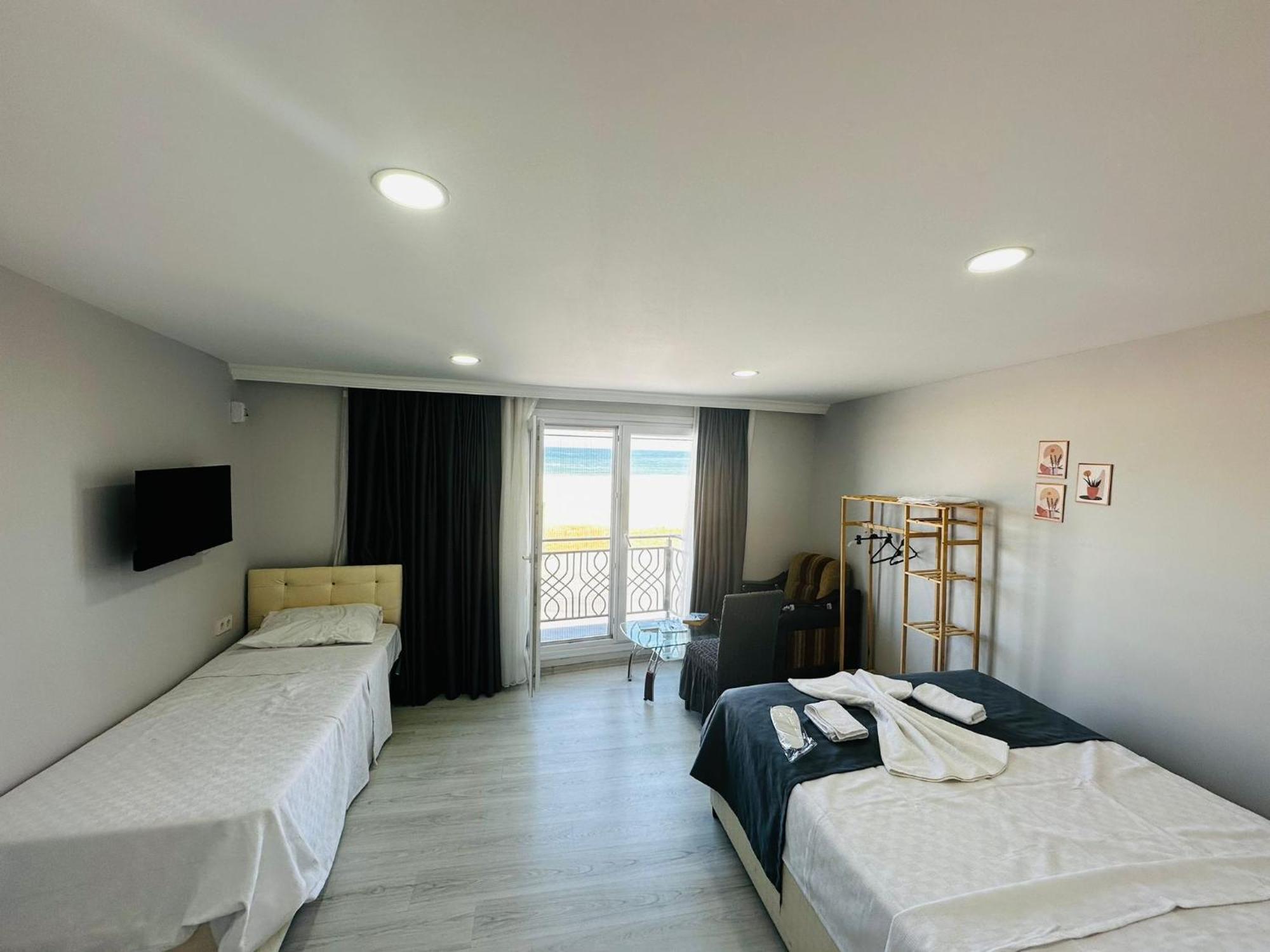 Holiday Beach Hotel Arnavutkoy Buitenkant foto