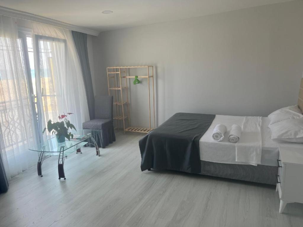 Holiday Beach Hotel Arnavutkoy Buitenkant foto